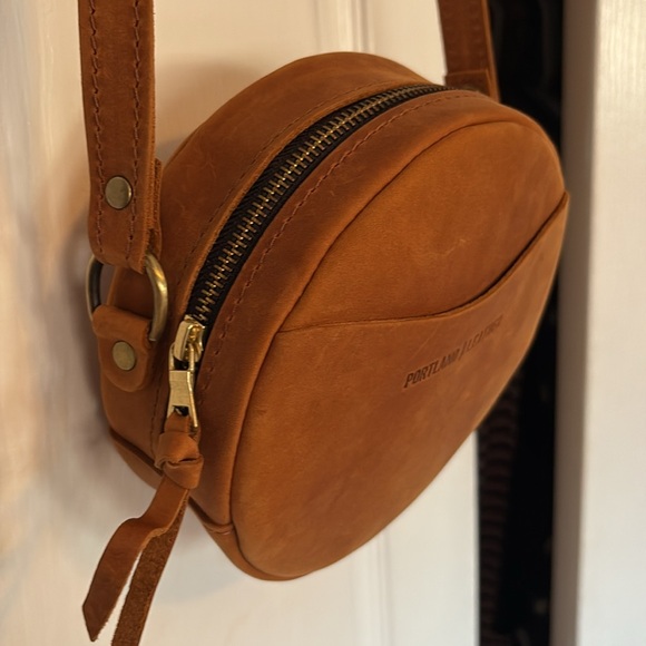 Portland Leather Crossbody Round Bag - Picture 4 of 4